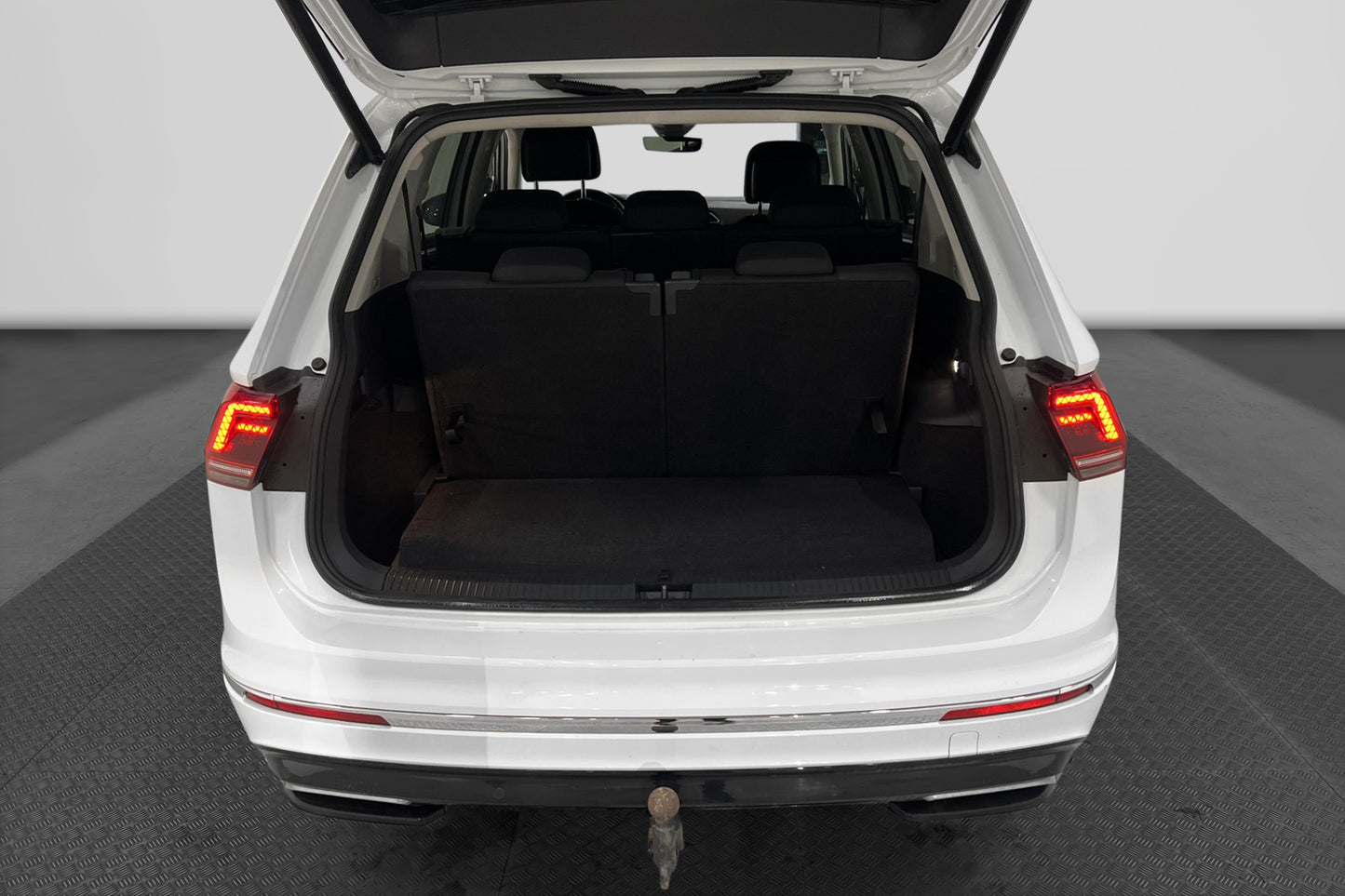 Volkswagen Tiguan Allspace R-Line 4M Pano D-Värm 7-Sits MOMS