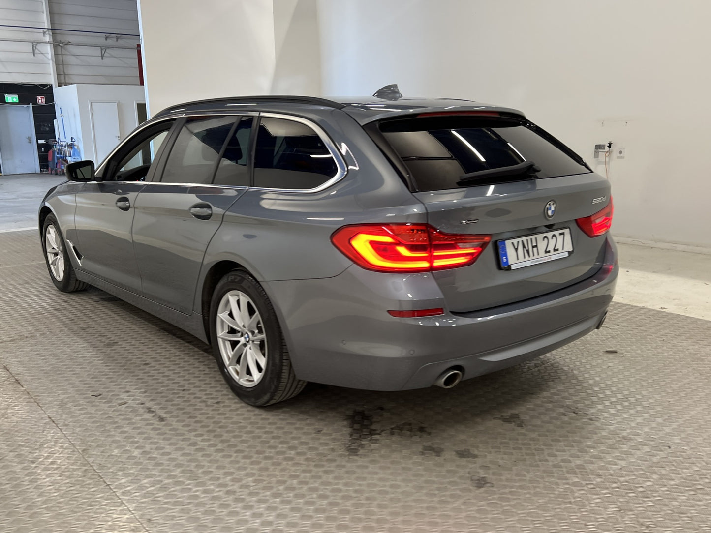 BMW 520d xDrive Kamera Värmare Keyless Navi Välservad