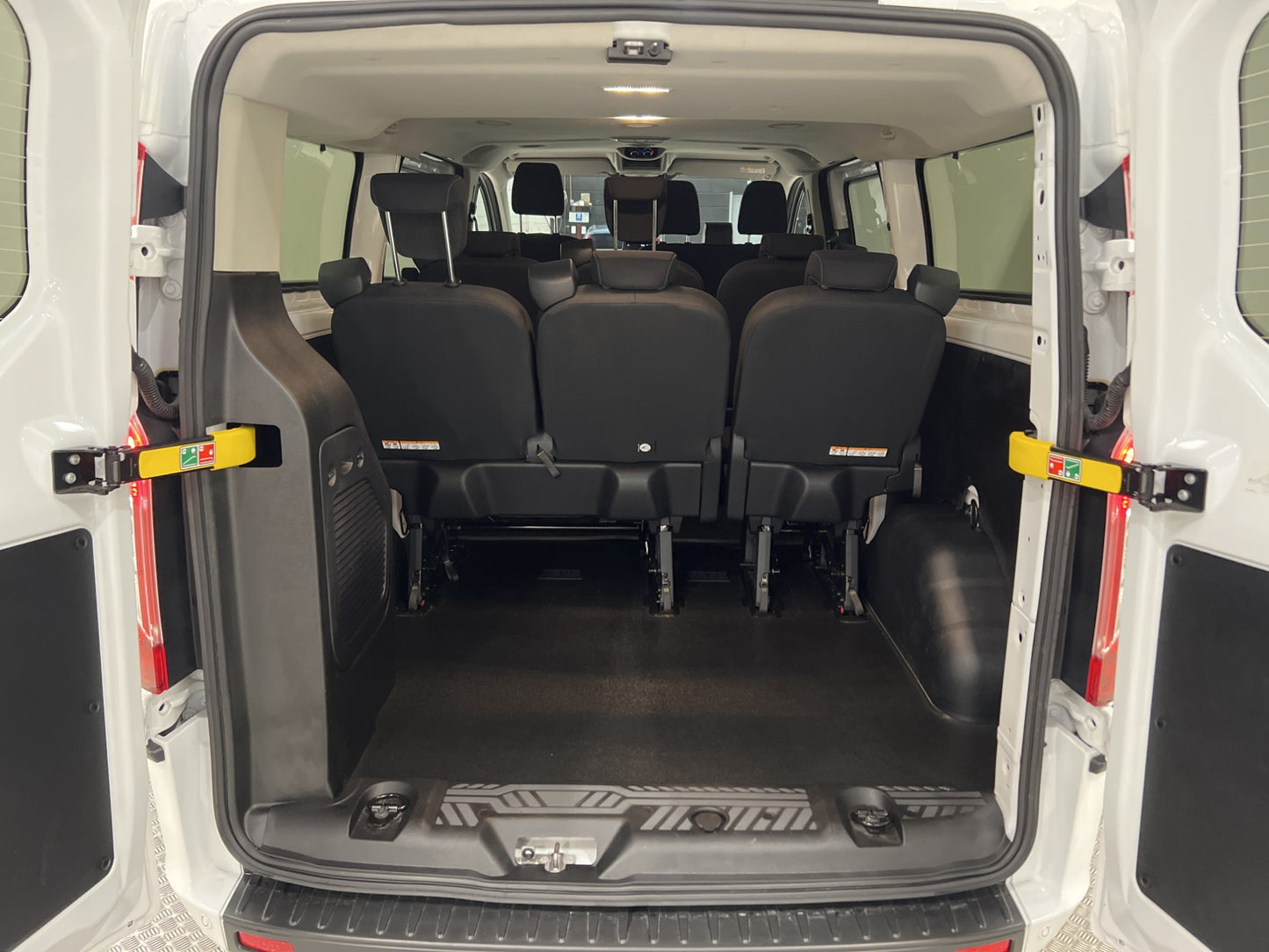 Ford Tourneo Custom L2 B-kamera 9-Sits Värmare Moms