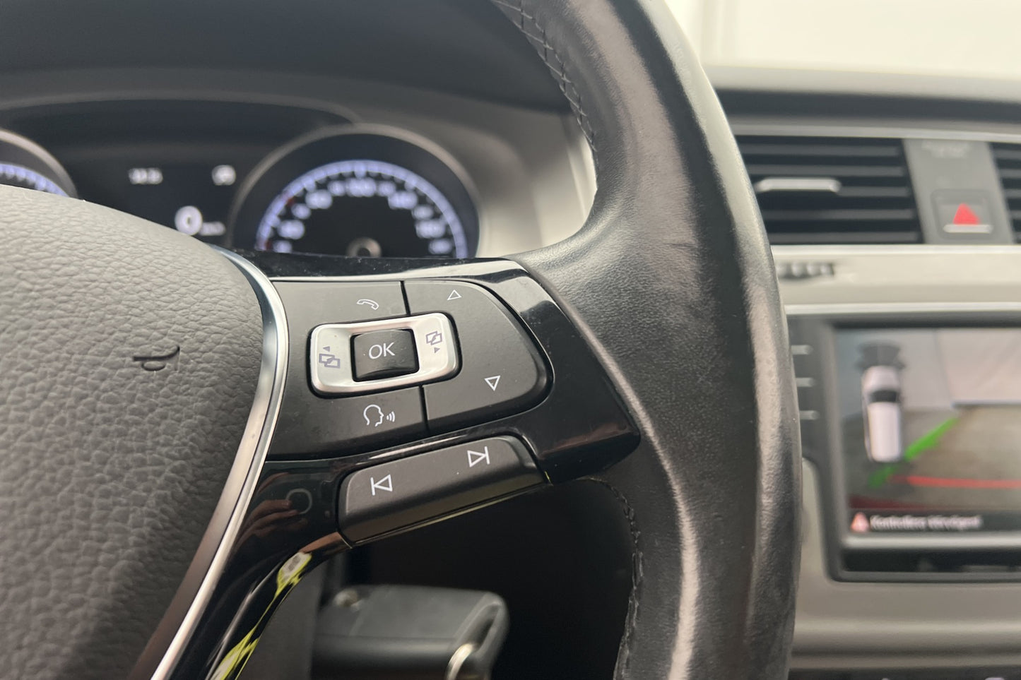 Volkswagen Golf 1.2 TSI 110hk Pano Kamera CarPlay Låg-skatt