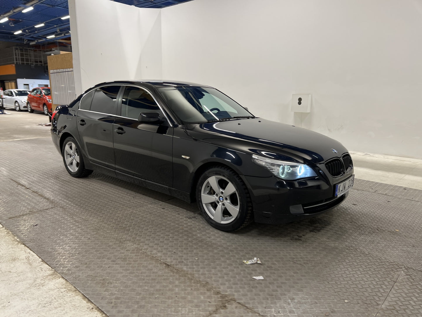 BMW 530xi 272hk Skinn M-värme Drag P-sensorer