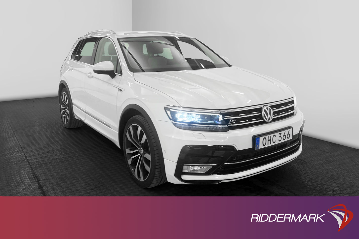 Volkswagen Tiguan 4M 190hk R-Line Cockpit D-Värm B-Kam Drag