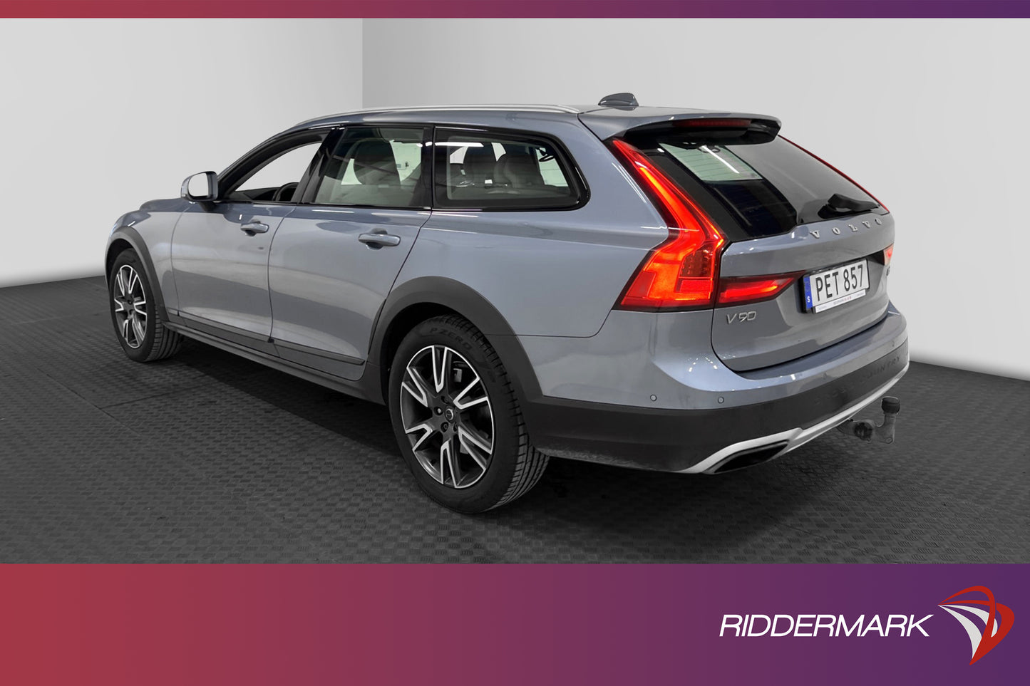 Volvo V90 Cross Country D5 AWD Pro D-Värm Pano B-Kamera VOC