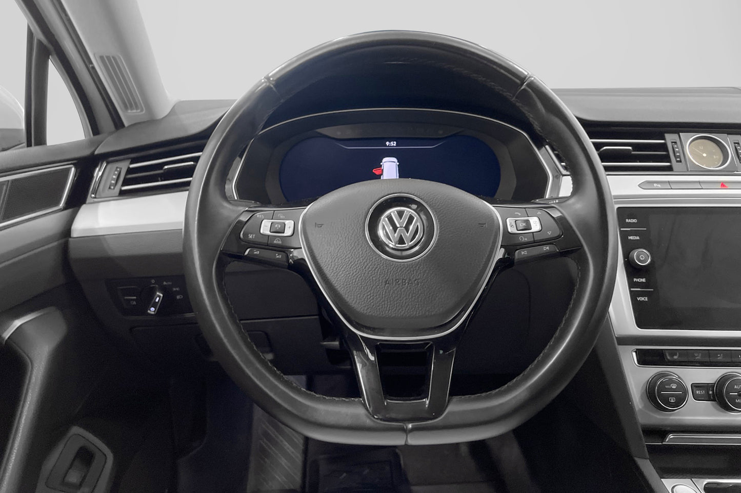 Volkswagen Passat TSI 150hk Cockpit B-kamera Keyless Drag