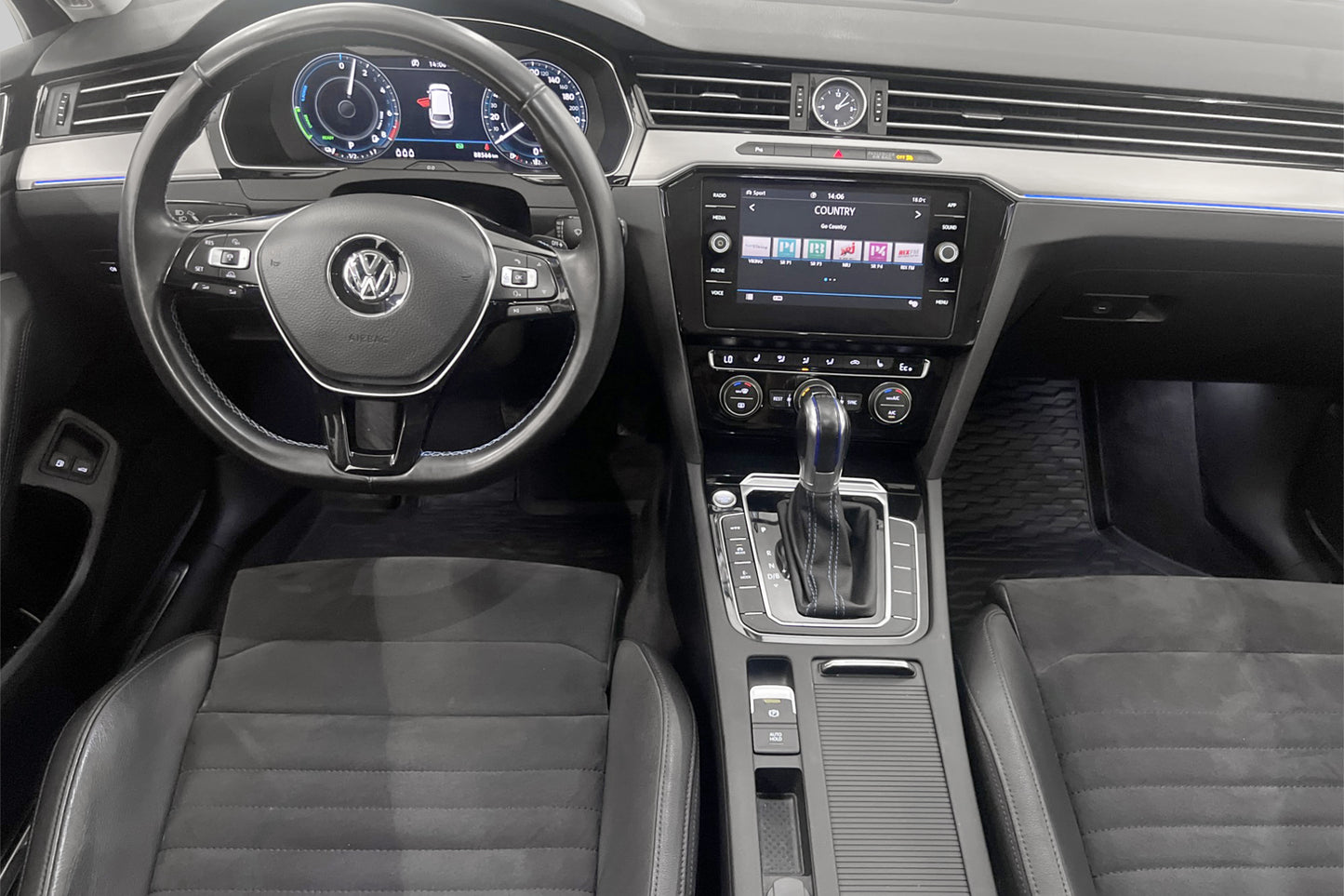 Volkswagen Passat GTE 218hk Cockpit Bkamera Keyless Drag