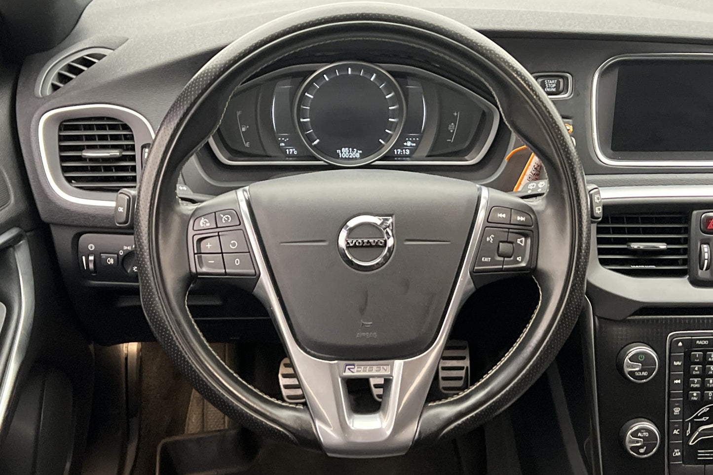 Volvo V40 T3 152hk R-Design VOC Värmare Sensorer Halvskinn