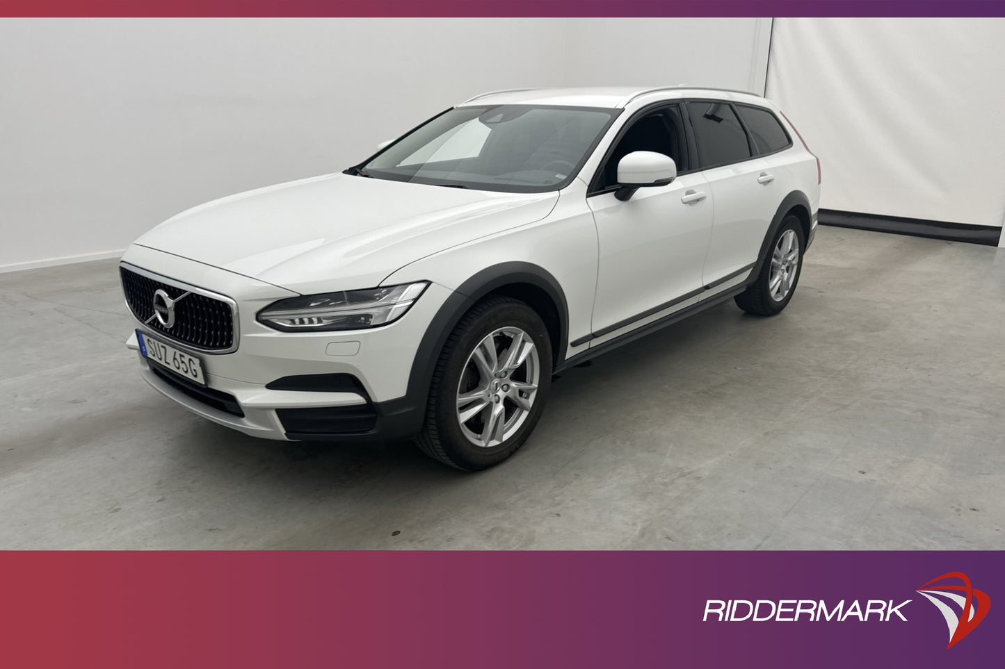 Volvo V90 Cross Country D4 AWD Momentum VOC Värm Navi Drag