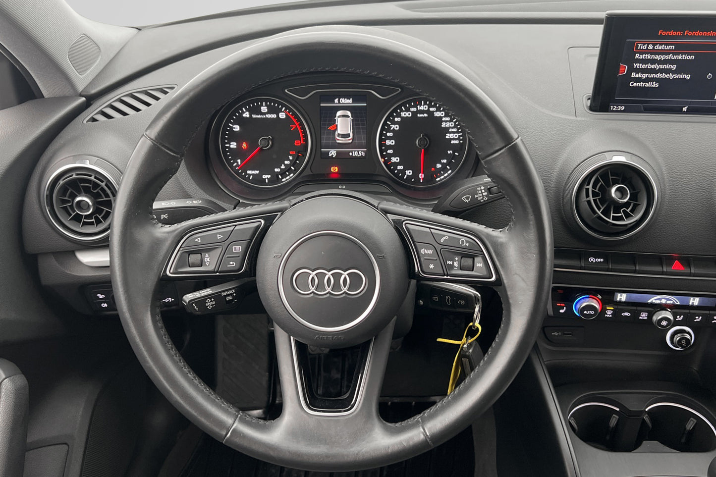 Audi A3 35 TFSI 150hk Attraction Proline P-sensorer Carplay