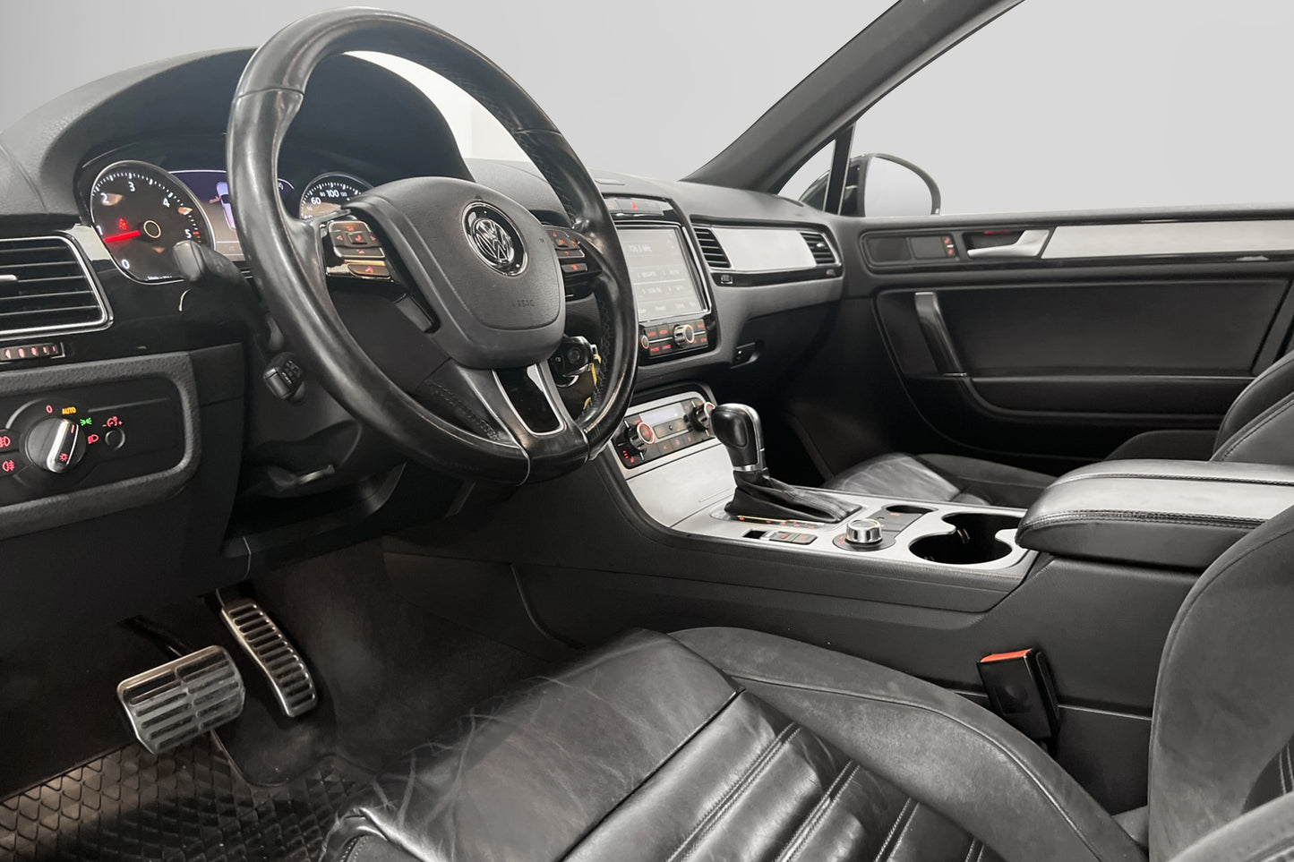 Volkswagen Touareg 3.0 TDI 245hk Värmare B-kamera Navi Drag