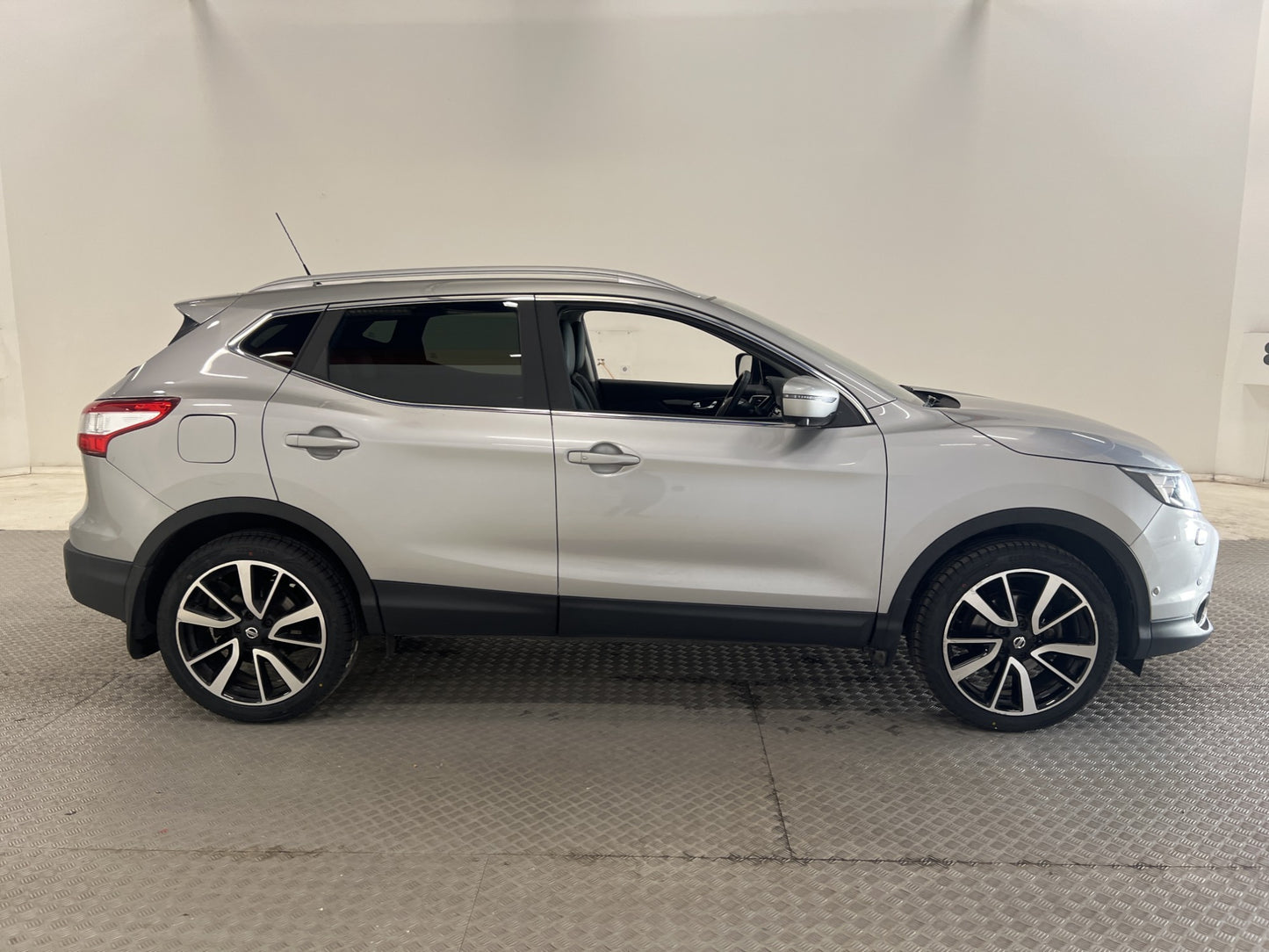 Nissan Qashqai 1.2 DIG-T 115hk Tekna Pano 360° Värmare Drag