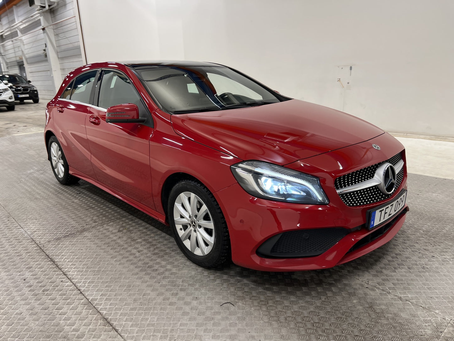 Mercedes-Benz A 200 d AMG Pano H/K Värmare Navi PDC Välserv