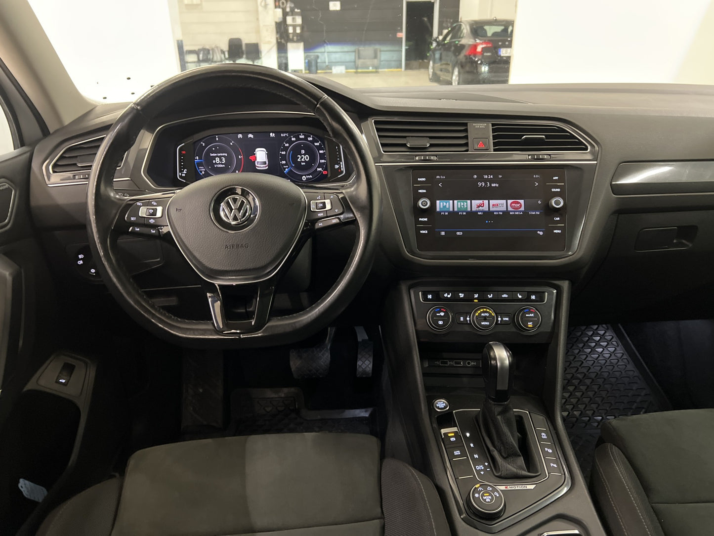 Volkswagen Tiguan Allspace R-Line 4M Pano D-Värm 7-Sits MOMS