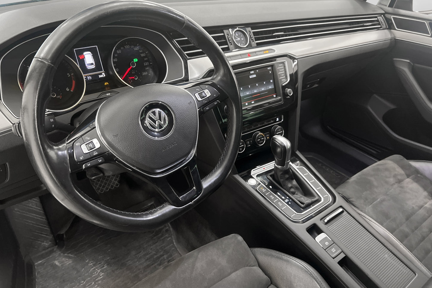 Volkswagen Passat 4M 190hk Värmare Bkamera Keyless Drag