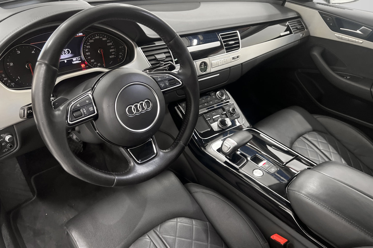 Audi A8 3.0 TDI Quattro 258hk Taklucka Skinn Värm Navi B-Kam