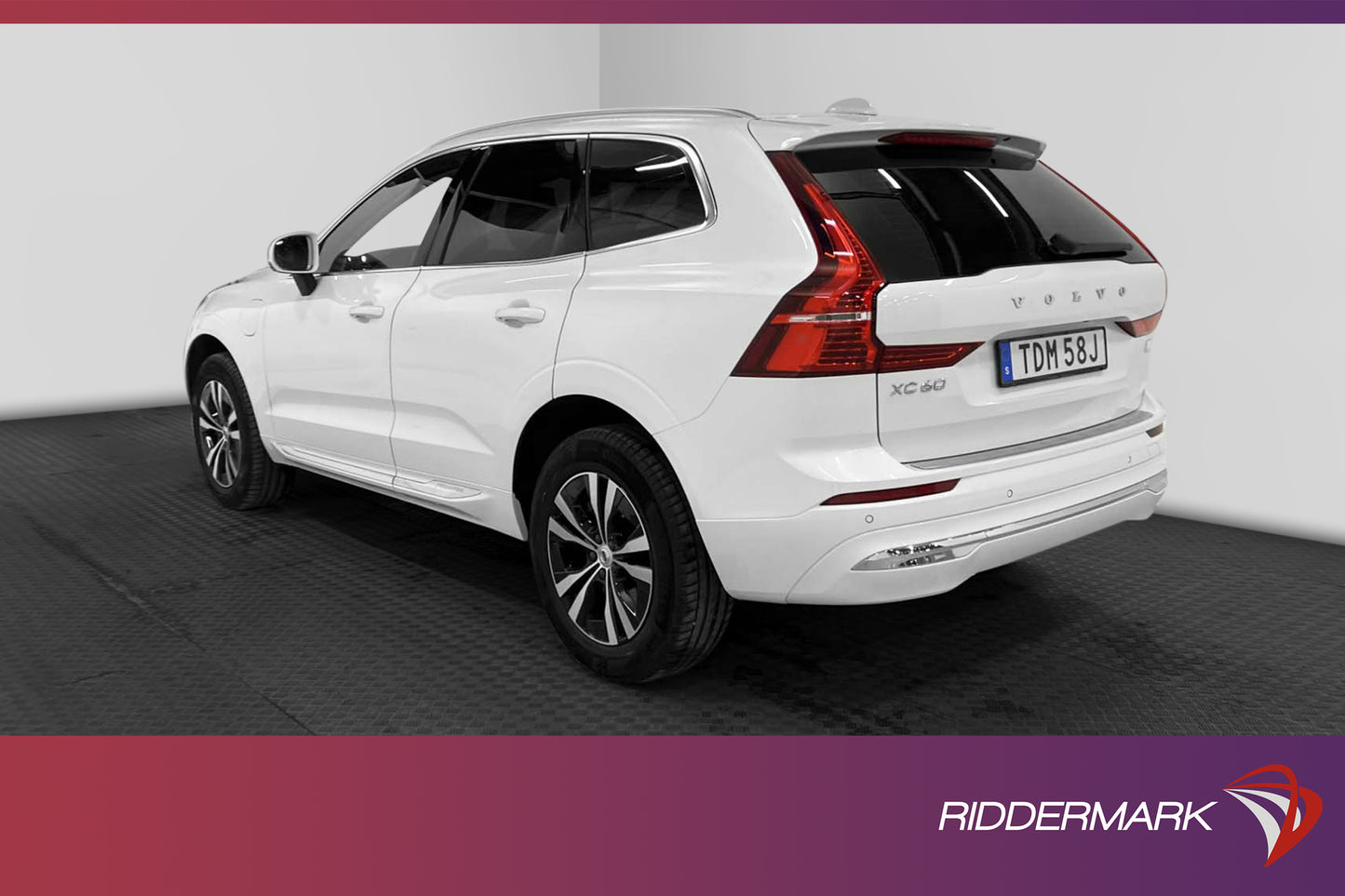 Volvo XC60 T6 AWD Recharge 340hk Momentum BKamera Pano