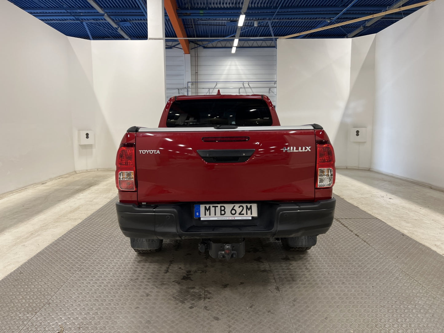 Toyota Hilux Invincible 2.8 4WD Värmare Drag Diff STUK Moms