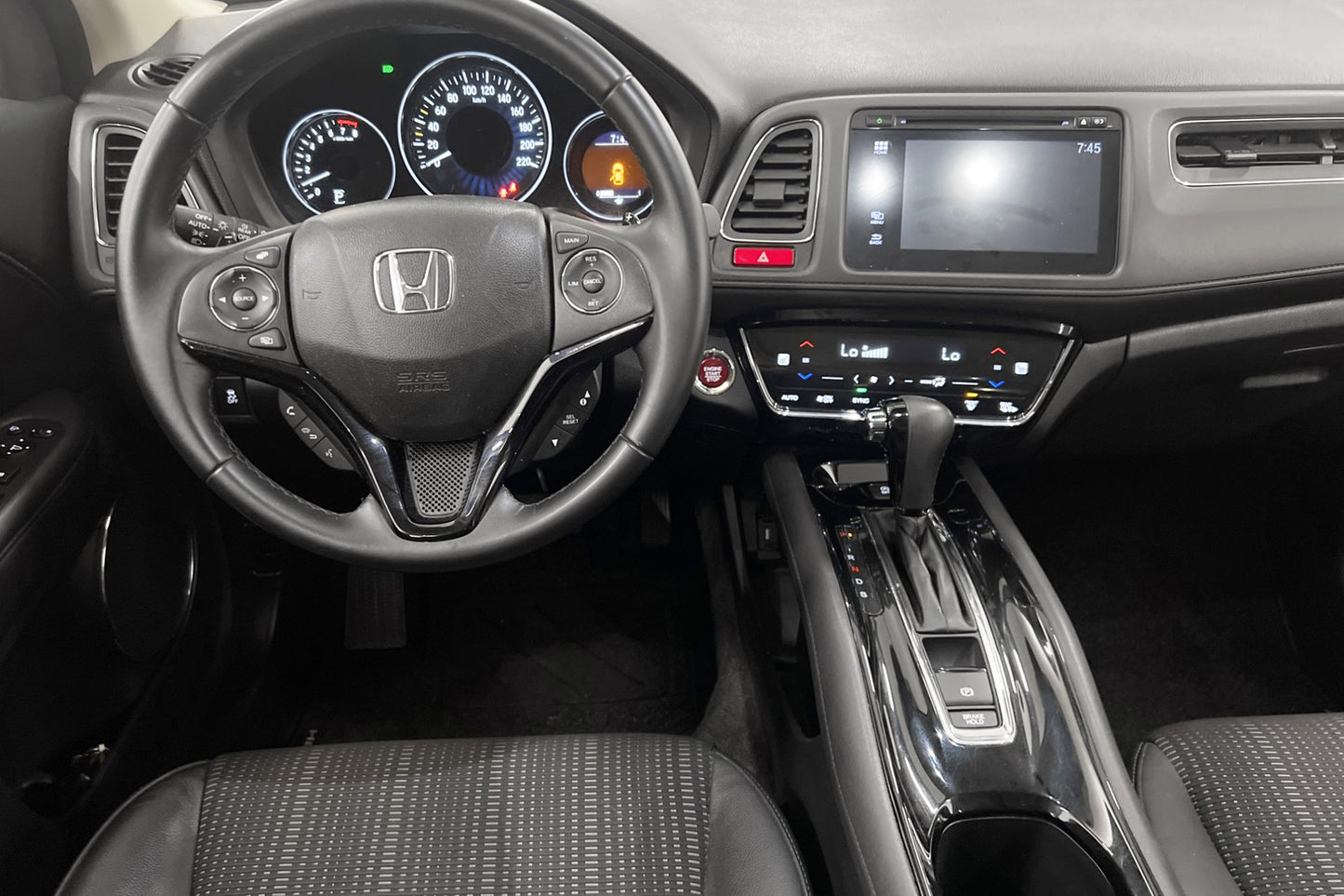 Honda HR-V 1.5 i-VTEC 131hk Pano Navi Kamera Drag Välservad