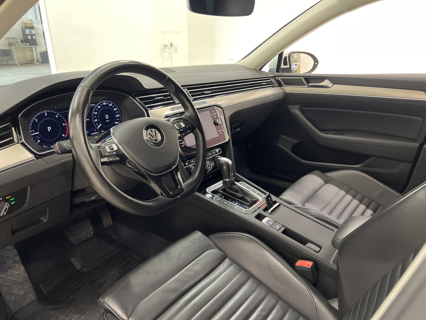 Volkswagen Passat 4M 190hk R-Line Cockpit Värmare Drag BLIS