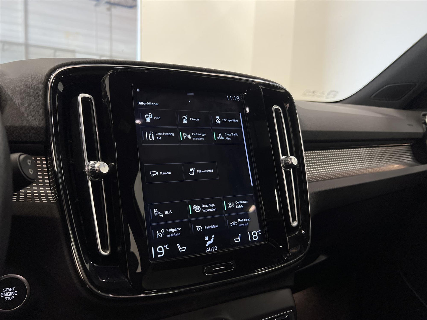 Volvo XC40 T5 Recharge 262h R-Design B-Kamera Panorama H/K