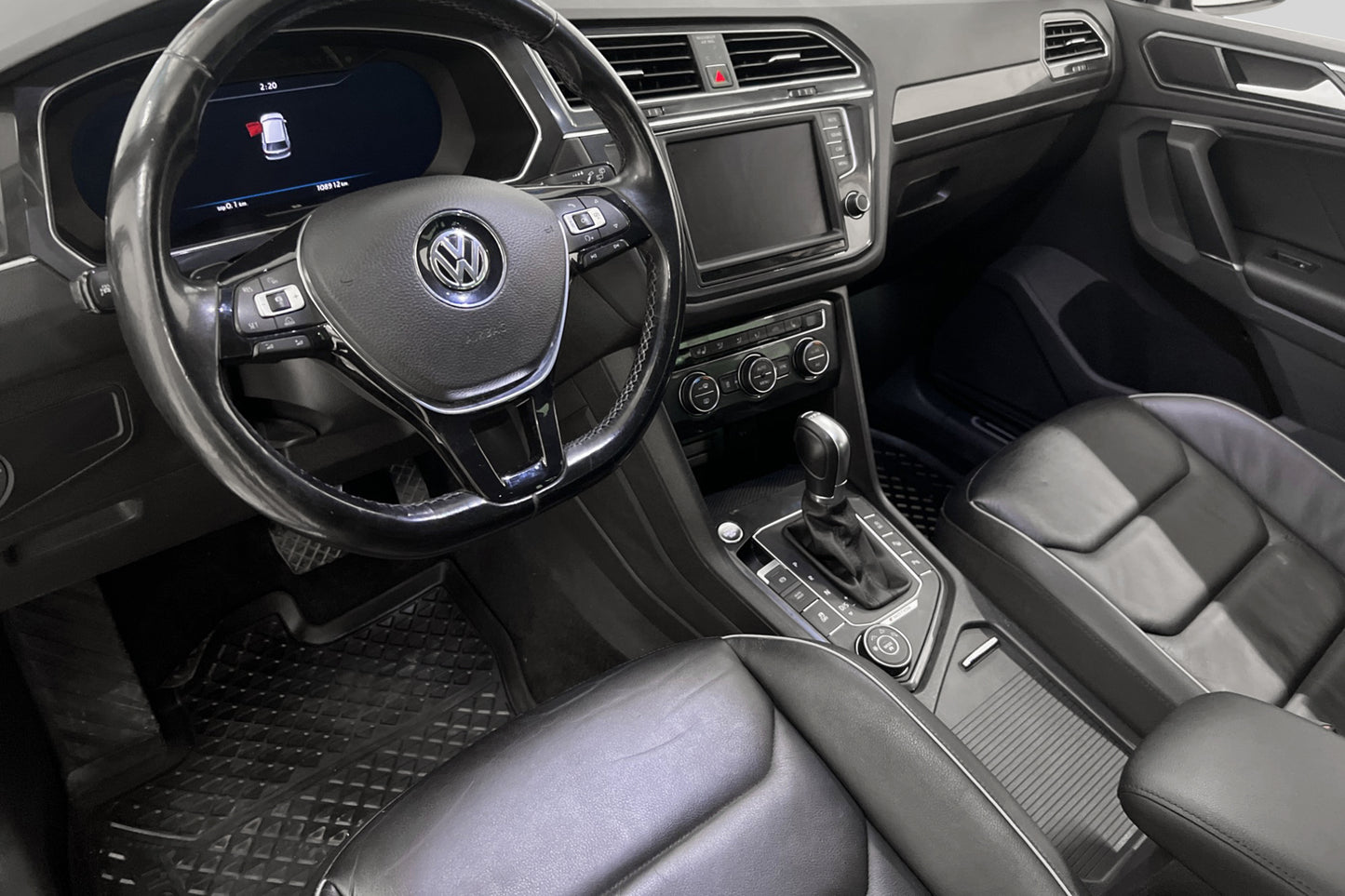 Volkswagen Tiguan 4M 190hk R-Line Cockpit Värm Skinn Drag