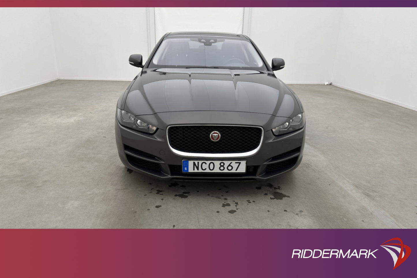 Jaguar XE 25t 240hk Prestige Pano Värmare Kamera HUD Skinn