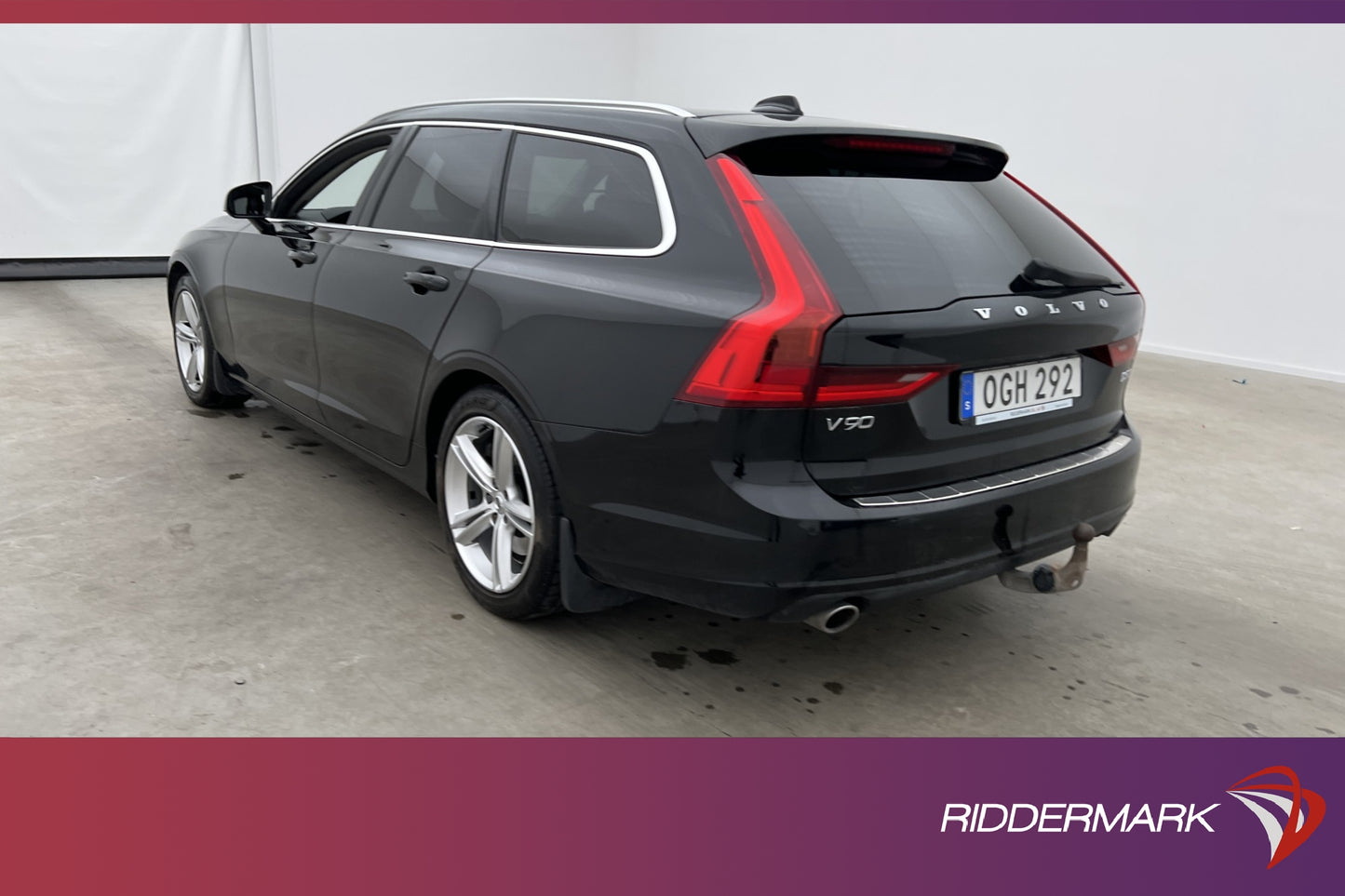 Volvo V90 D5 AWD Advanced VOC Värm Navi BLIS CarPlay Drag