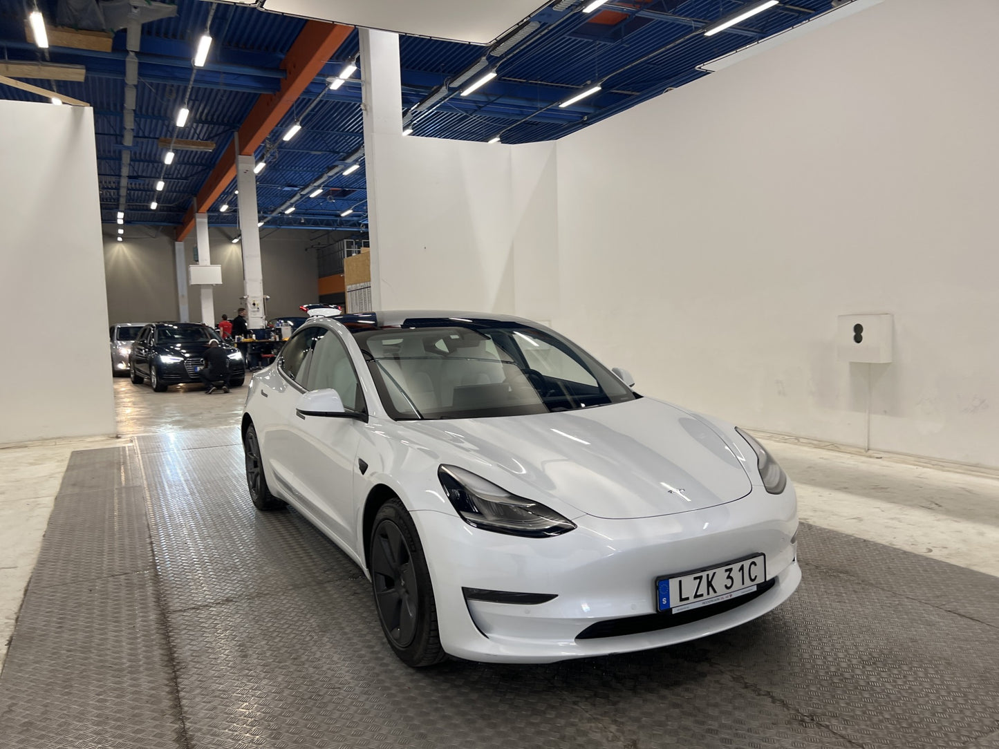 Tesla Model 3 Long Range AWD 440hk Svensksåld Drag MOMS