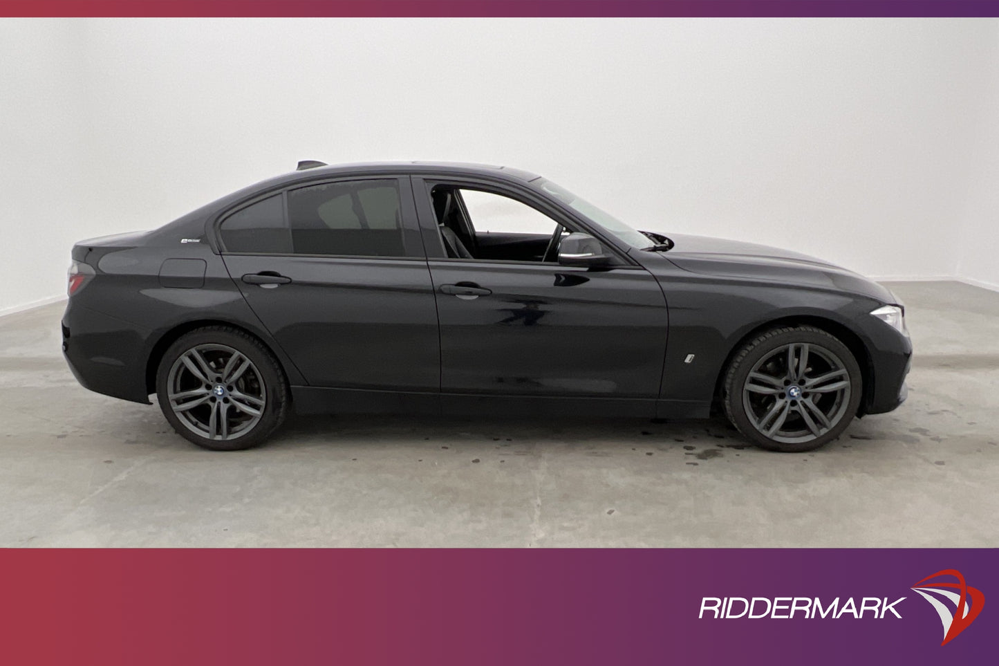 BMW 330e Sedan 252hk Sport line Taklucka Kamera Navi H/K