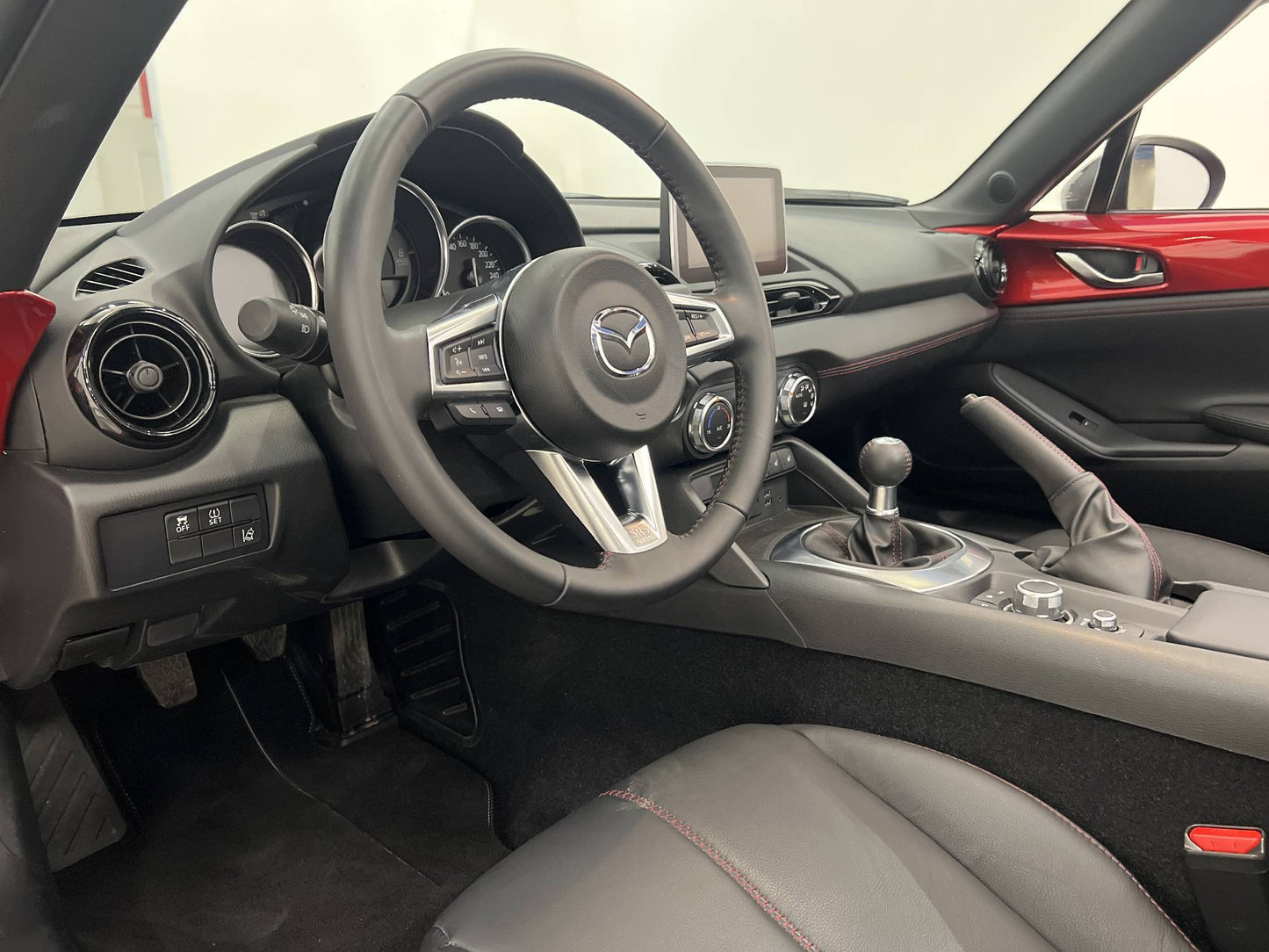 Mazda MX-5 2.0 SKYACTIV-G 160hk 1 Ägare Lågmil Nyservad