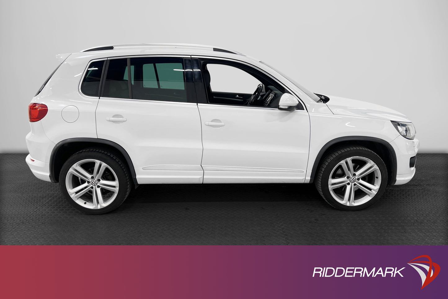 Volkswagen Tiguan 2.0 TDI 4M R-Line D-Värm Skinn Pano B-Kam