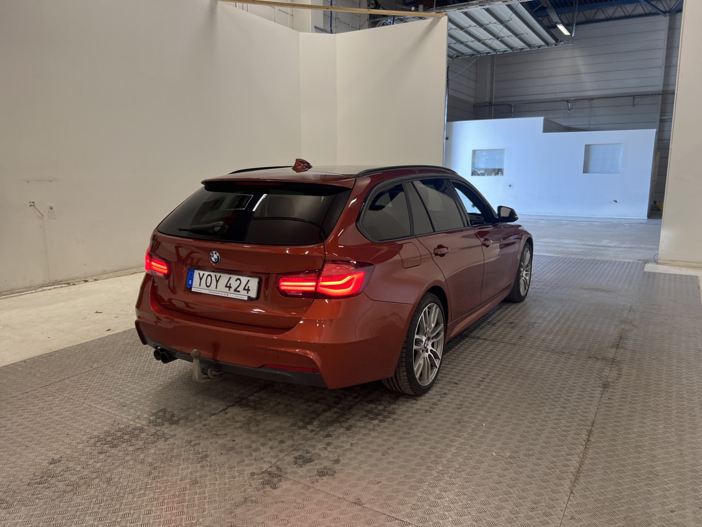 BMW  330i xDrive M-sport H/K Cockpit Drag Kamera Skinn