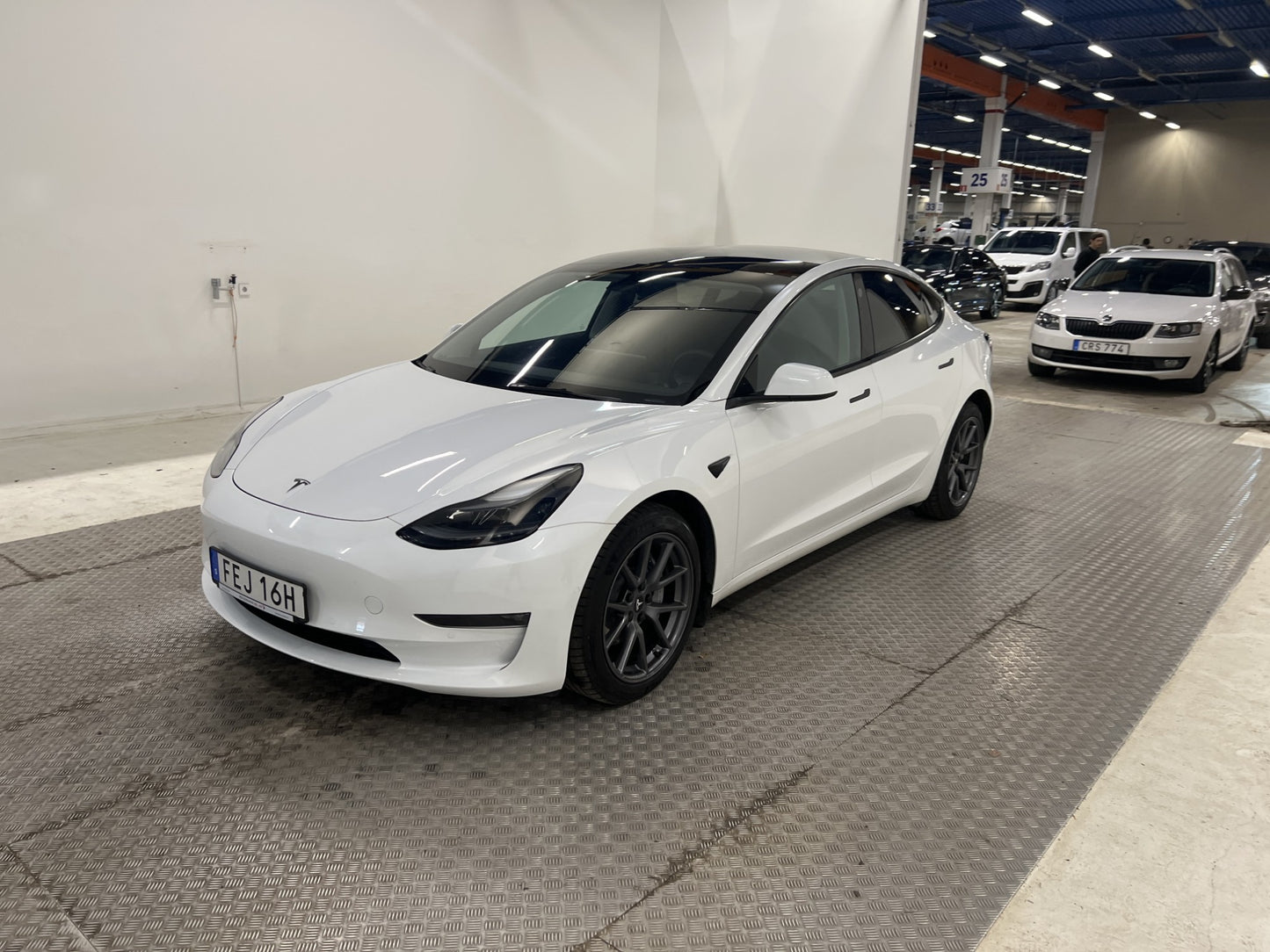 Tesla Model 3 Long Range AWD 440hk Svensksåld Autopilot