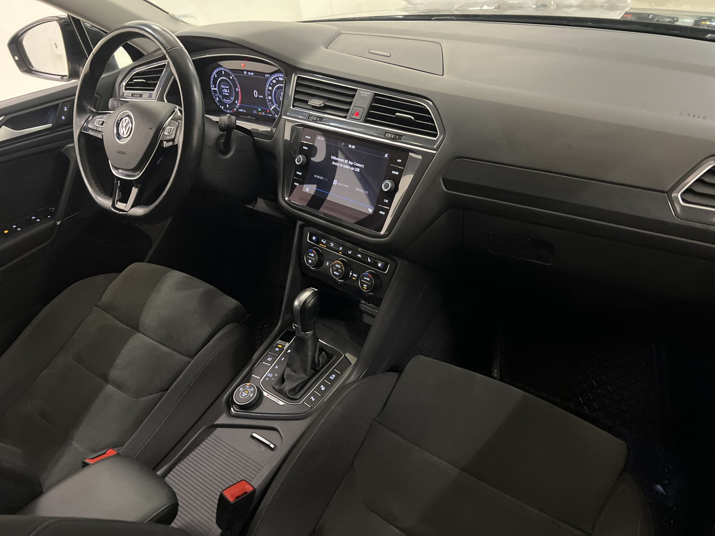 Volkswagen Tiguan Allspace 4M 7-Sits R-line Värmare Cockpit