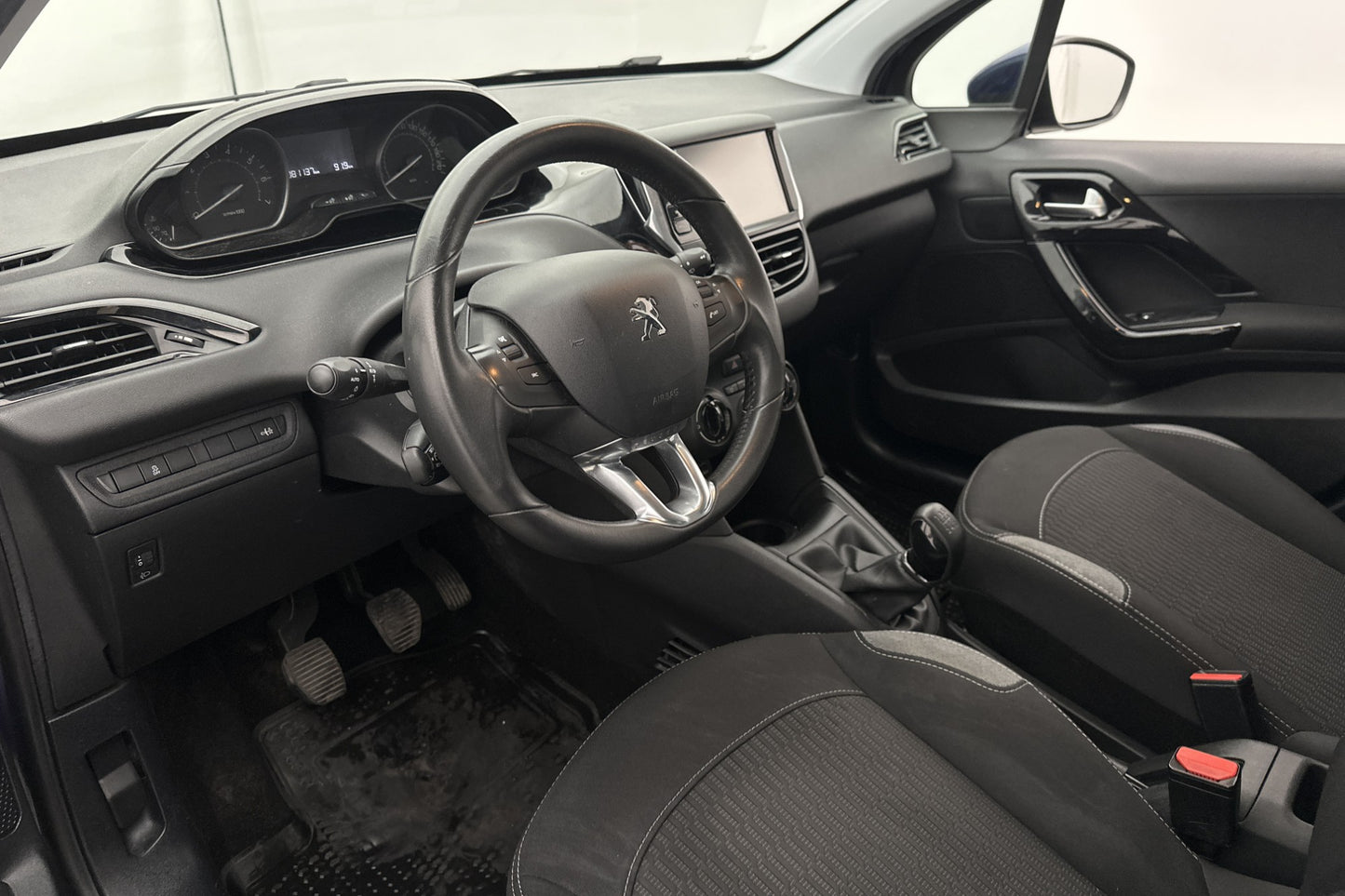 Peugeot 208 1.2 82hk Active Dragkrok Farthållare Välservad