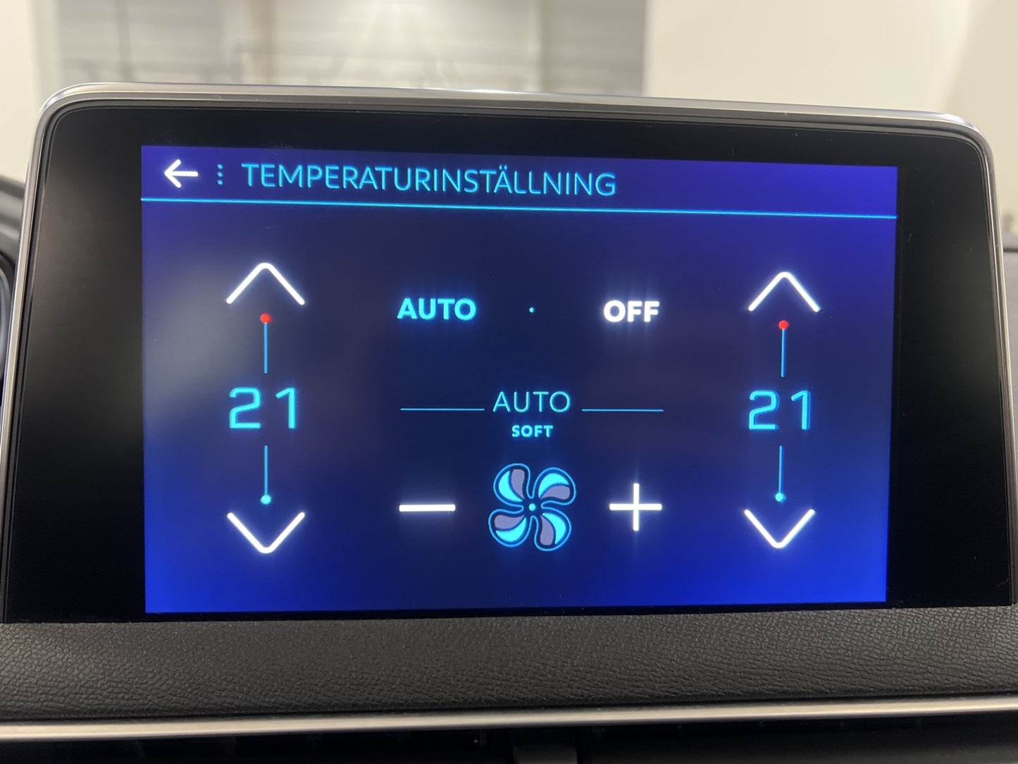 Peugeot 3008 1.2 PureTech EAT 130hk Active Värmare PDC Drag