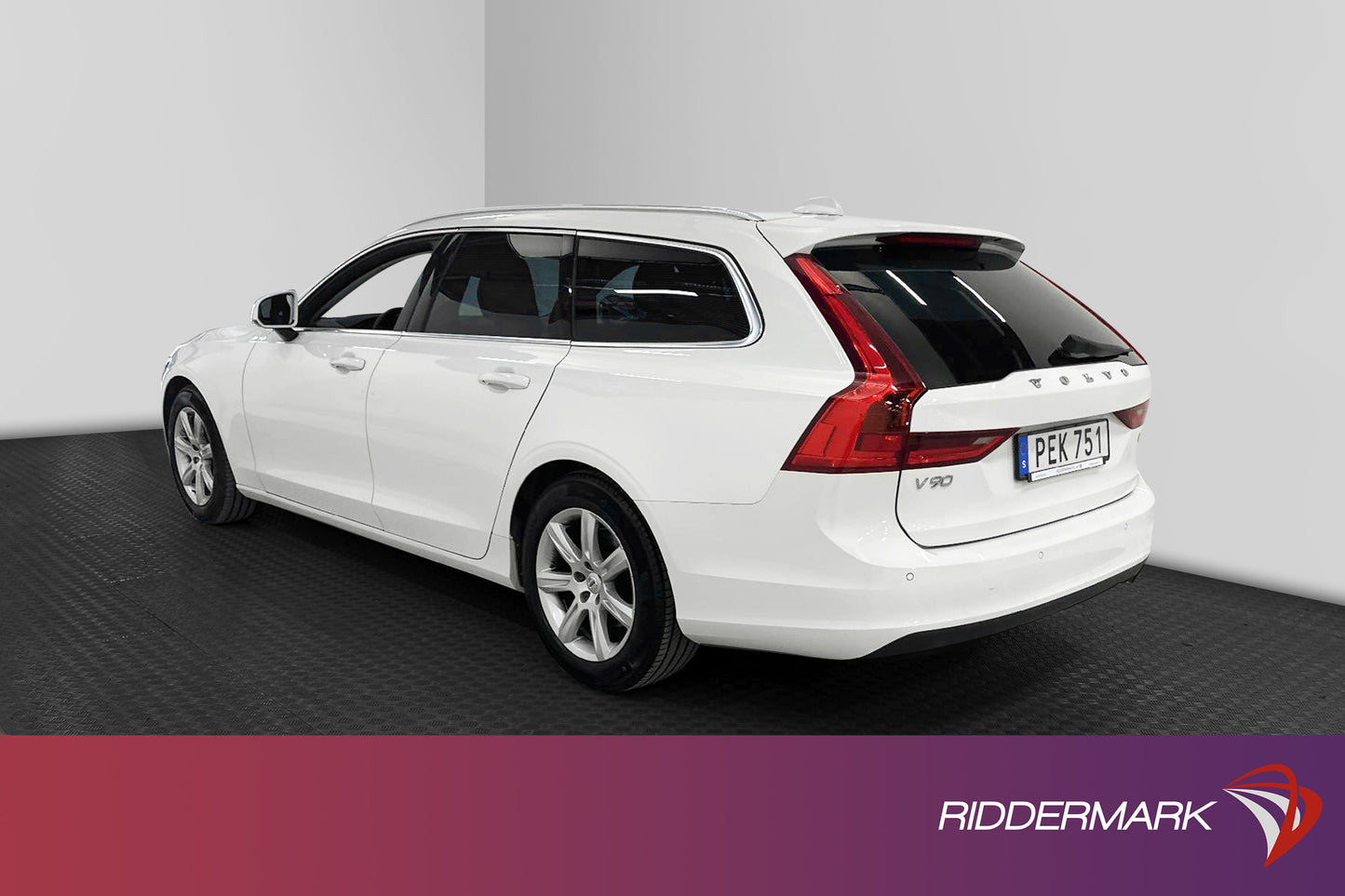 Volvo V90  D3 Momentum VOC D-Värm Navi B-Kam BLIS 150hk