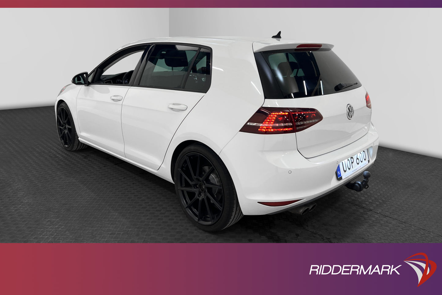 Volkswagen Golf 2.0 TDI 150hk D-värmare Dragkrok 19" LED