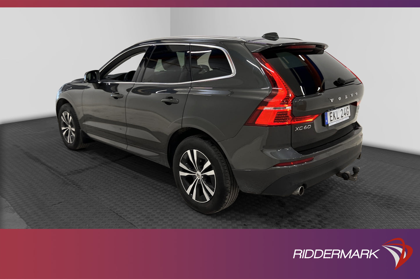 Volvo XC60 T5 AWD 250hk Momentum Adv Edt VOC Pano Drag Skinn