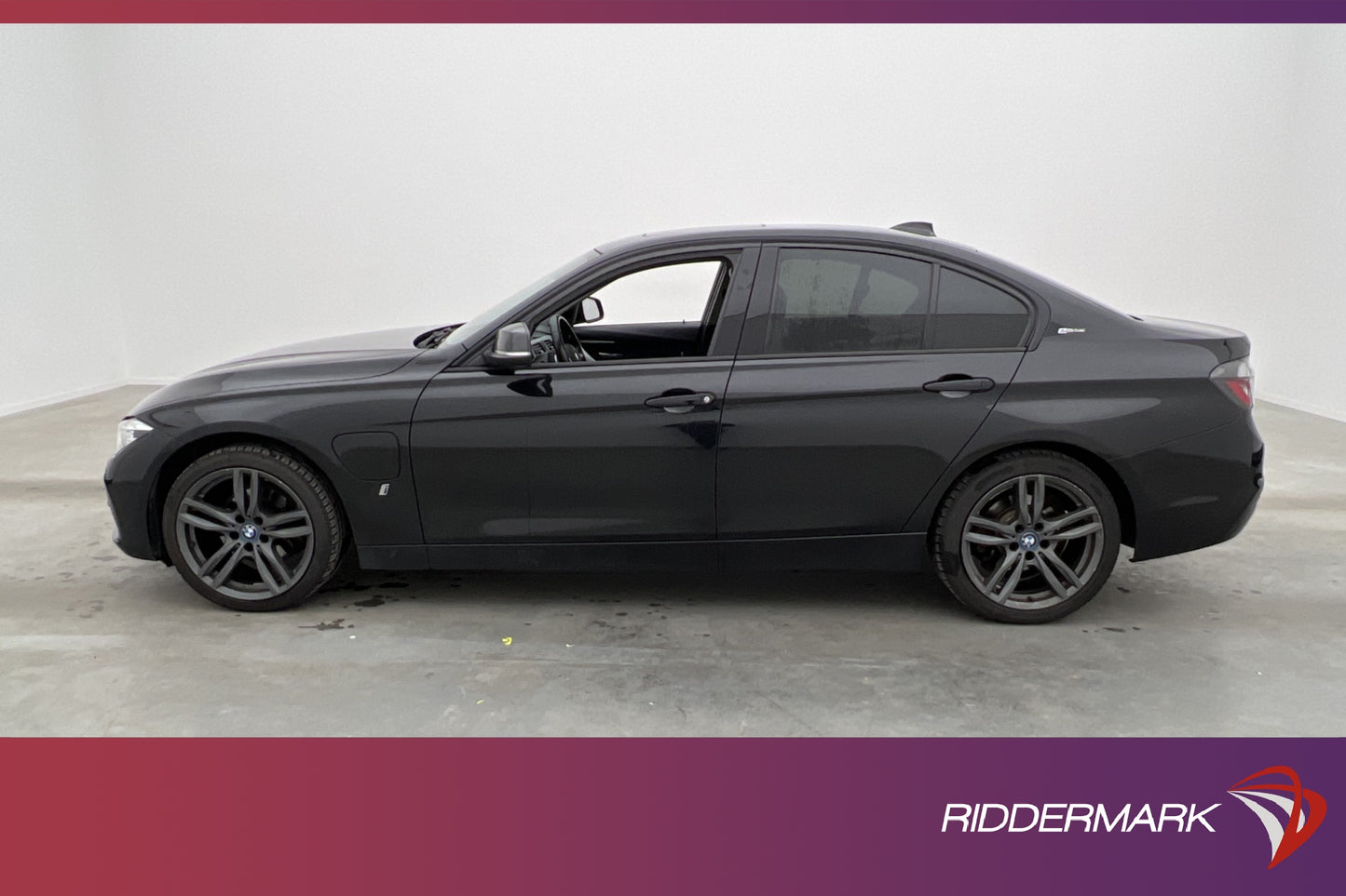 BMW 330e Sedan 252hk Sport line Taklucka Kamera Navi H/K