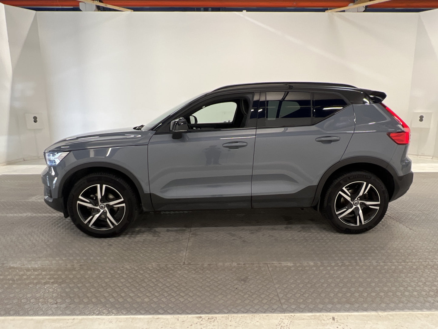 Volvo XC40 T2 129hk R-Design VOC Värmare Kamera Navi Carplay