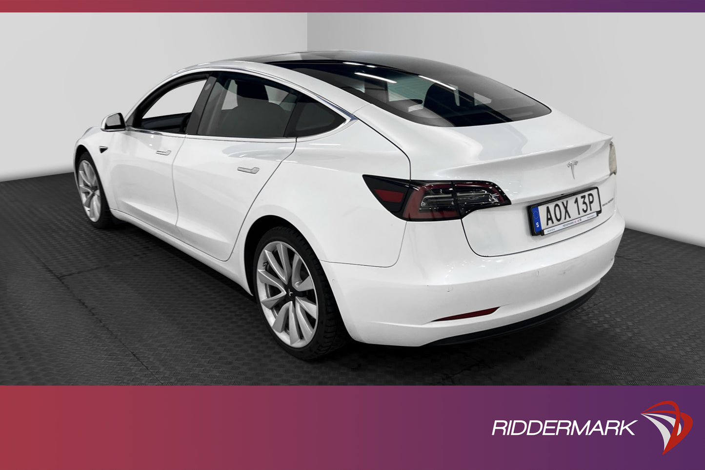 Tesla Model 3 Long Range AWD 440hk Svensksåld Moms Leasbar