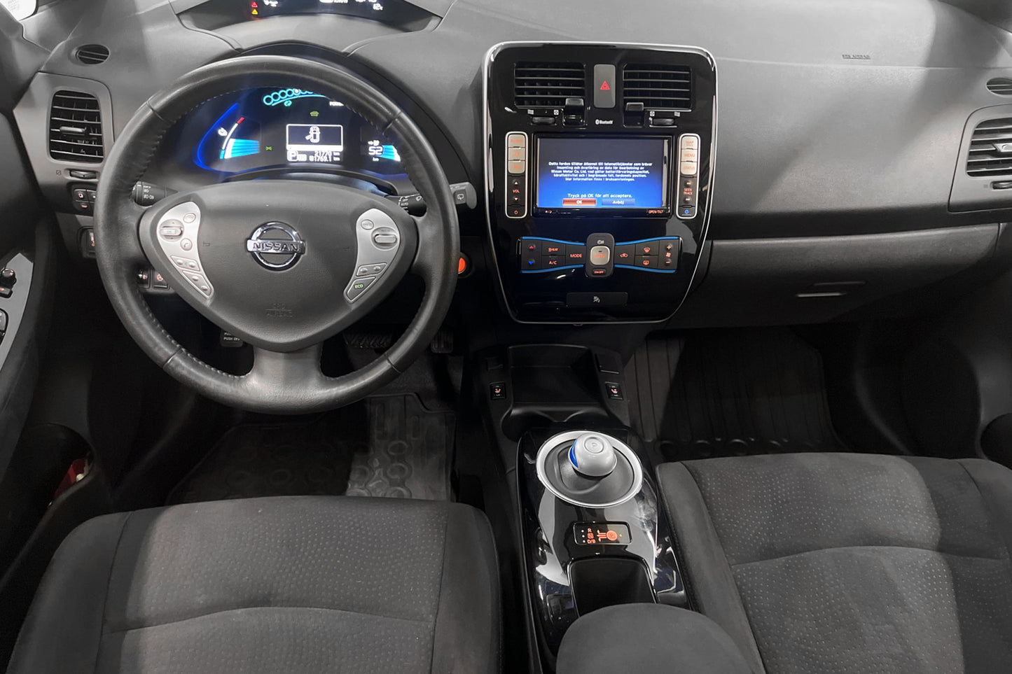 Nissan Leaf 30 kWh 109hk Backkamera Rattvärme Navi