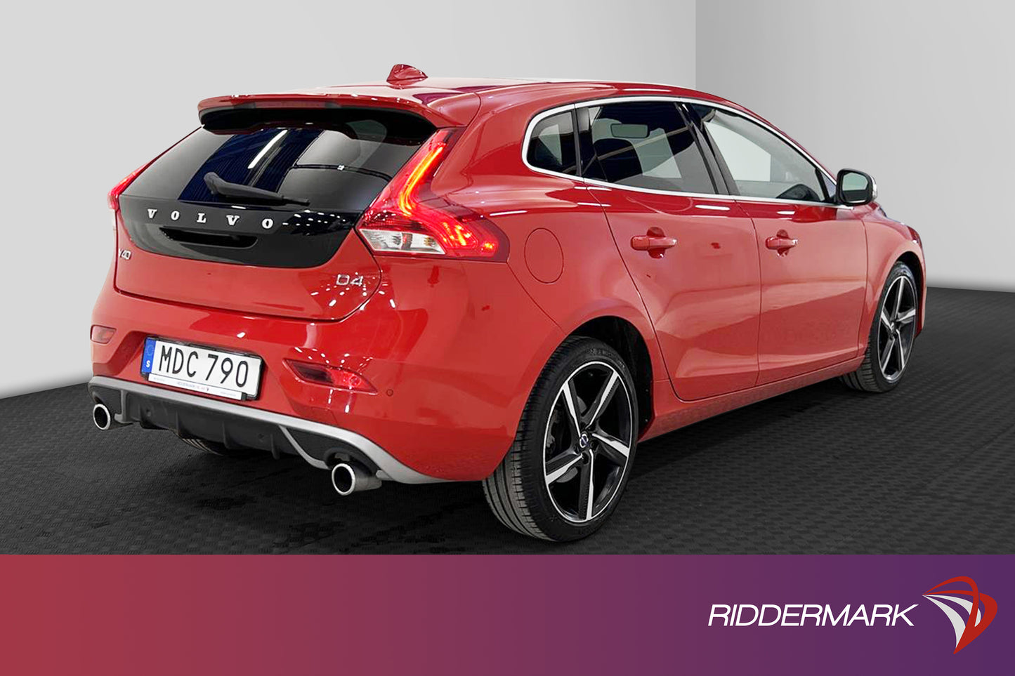 Volvo V40 D4 R-Design VOC Värmare Pano Skinn HELG KAMPANJ