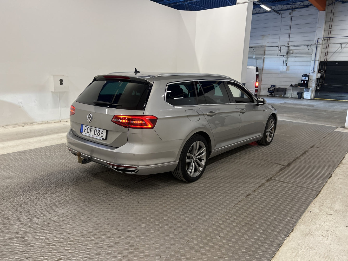 Volkswagen Passat 2.0 TDI 4Motion 240hk Värmare Navi Drag