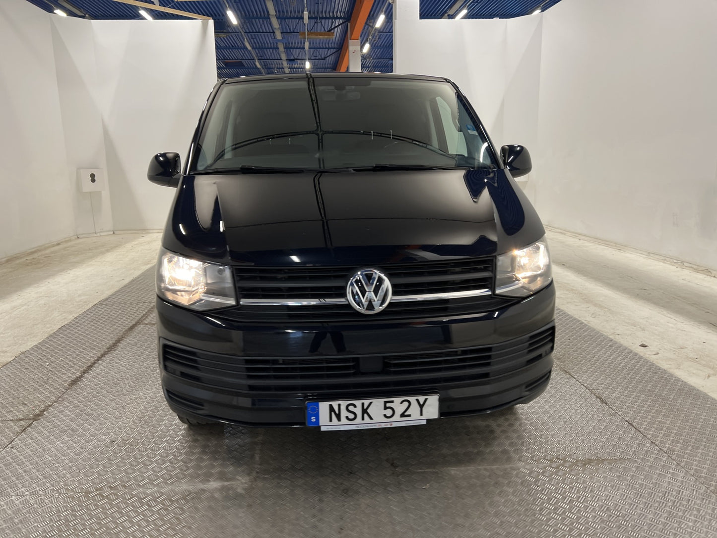 Volkswagen Transporter 150hk DSG Värmare Drag Skinn Moms