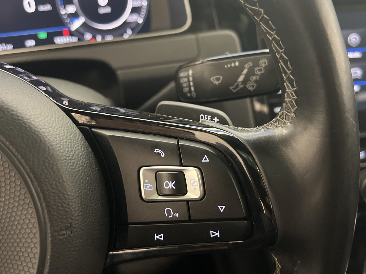 Volkswagen Golf R 2.0 4M 310hk Cockpit Pano Skinn Kamera