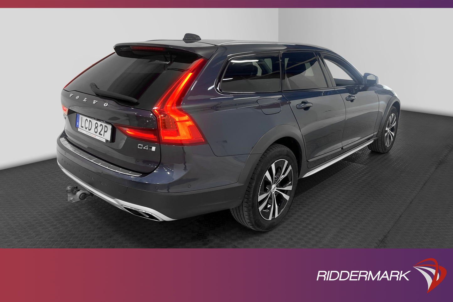 Volvo V90 Cross Country D4 AWD B&W Pano Skinn Dvärm VOC 360°