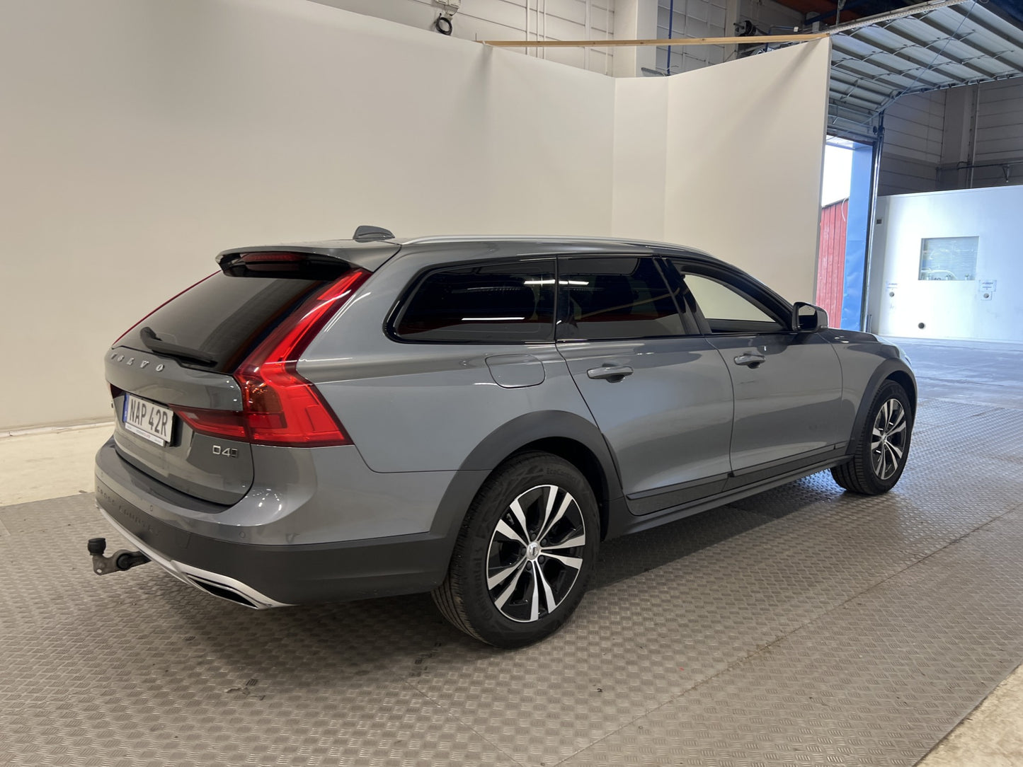 Volvo V90 Cross Country D4 AWD D-Värm VOC Skinn HUD 360° GPS