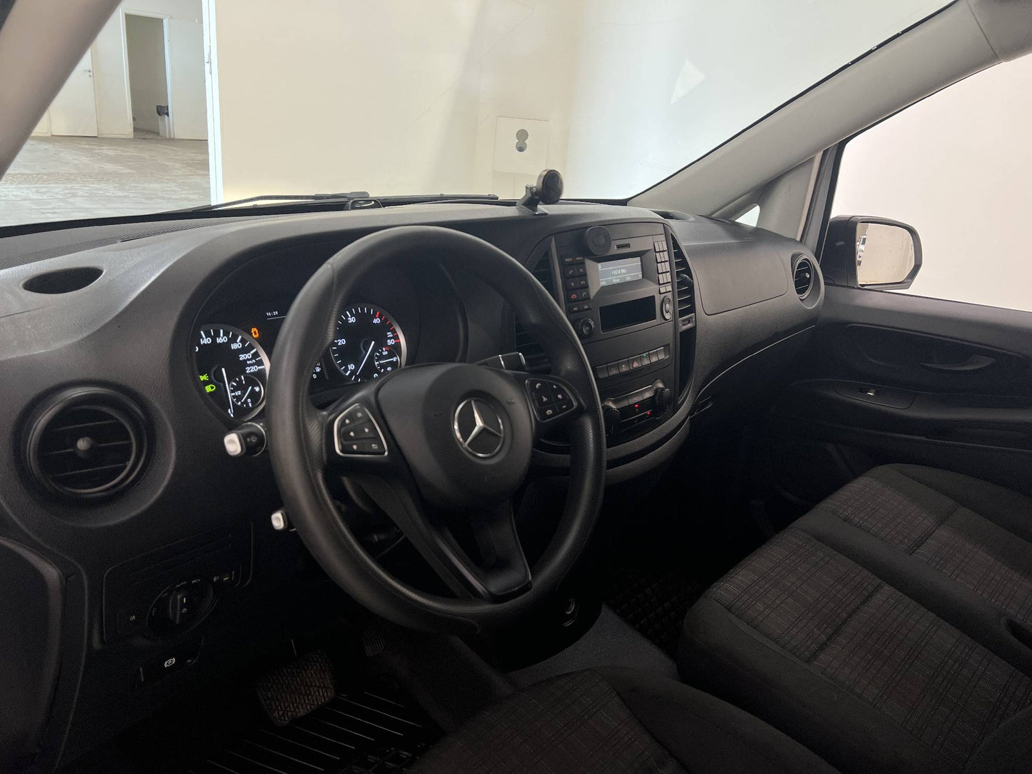 Mercedes-Benz Vito L2 116 Automat Värmare PDC Nyservad Moms