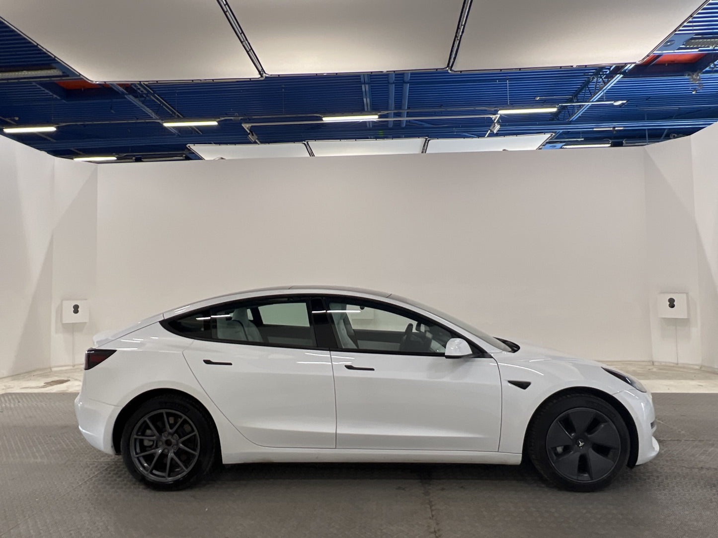 Tesla Model 3 Long Range AWD 440hk Svensksåld Drag MOMS